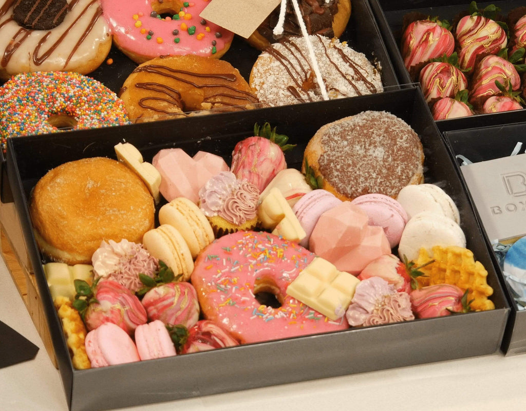 BOXXD™ CookieBoxes 25.5 x 17.5 x 5cm Large Cookie Dessert Box with Clear Slide Cover - Black Designer Range